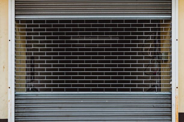 Comment entretenir un rideau métallique ? Guide simple et pratique